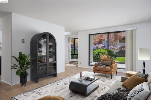 d229-4 Commodore Dr, Emeryville, CA, 94608-1647 | Card Image