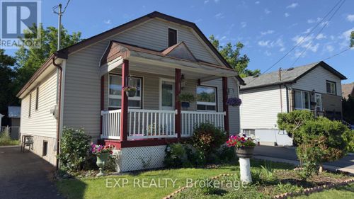 428 Carlton St, Saint Catharines, ON, L2M4W8 | Card Image