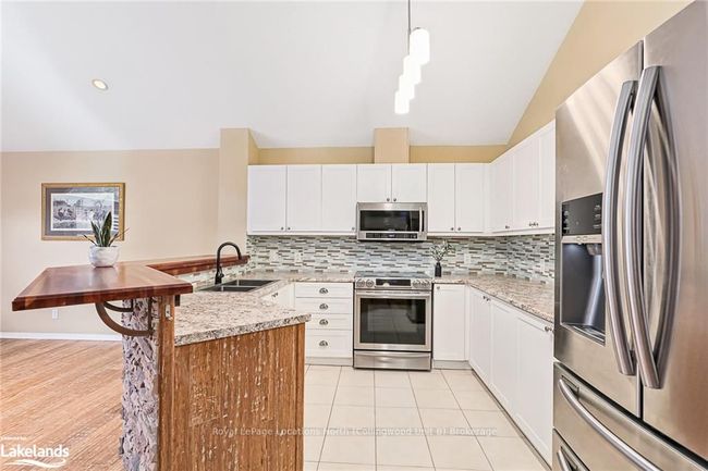 22 Westwind Dr, Condo with 4 bedrooms, 2 bathrooms and 2 parking in Collingwood ON | Image 11