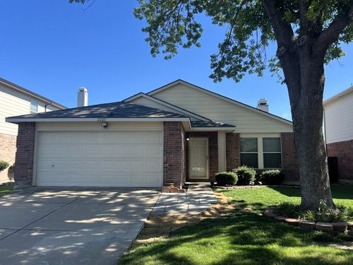 2221 Chestnut Dr, Little Elm, TX, 75068-5673 | Card Image