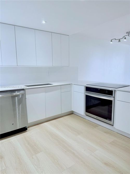 apt-502-1331 Lincoln Rd, Miami Beach, FL, 33139-2239 | Card Image