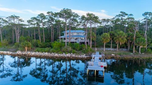 2039 Sand Dollar Trl, Saint George Island, FL, 32328-2132 | Card Image