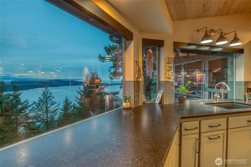 1189 Tomihi Dr, Eastsound, WA, 98245-5018 | Card Image
