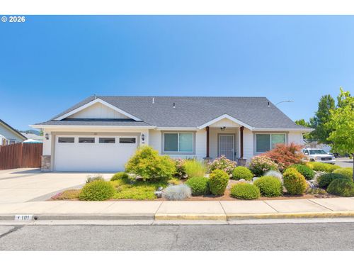 101 Se Yorktown Dr, Grants Pass, OR, 97527-5399 | Card Image