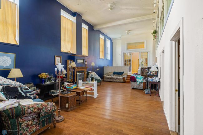 House living room | Image 7