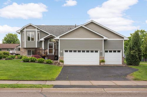 7033 Brian Dr, Centerville, MN, 55038-9736 | Card Image