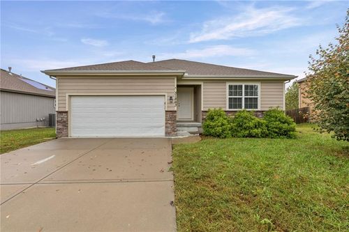 31863 W 172nd St, Gardner, KS, 66030-9181 | Card Image