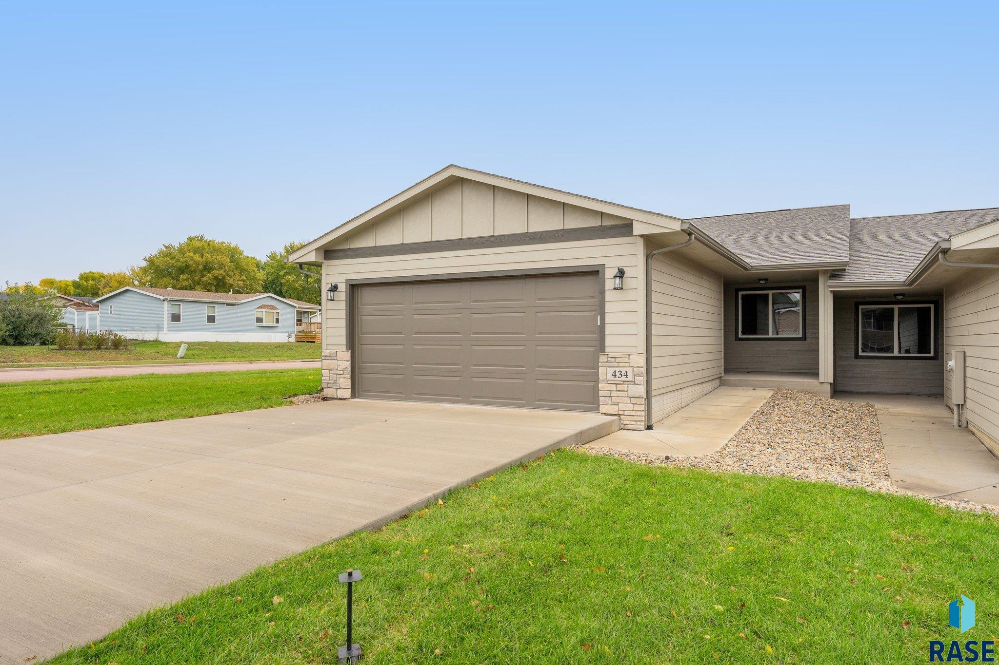 6th Pl, Sioux Falls, SD 57107
