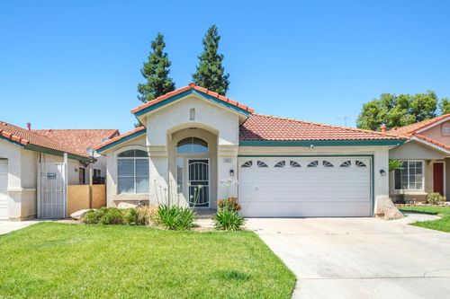 5682 W Sample Ave, Fresno, CA, 93722-3152 | Card Image