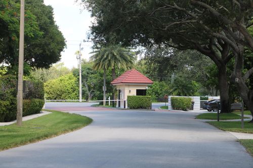 apt-304-3710 Whitehall Dr, West Palm Beach, FL, 33401-1056 | Card Image