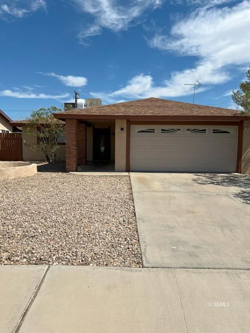 532 Sydnor Ave, Ridgecrest, CA, 93555-3126 | Card Image