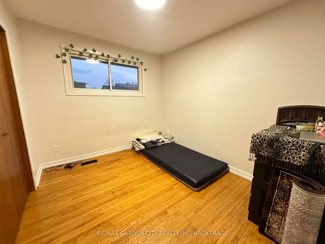 15 Champlain Ave, Home with 3 bedrooms, 1 bathrooms and 2 parking in Hamilton ON | Image 11