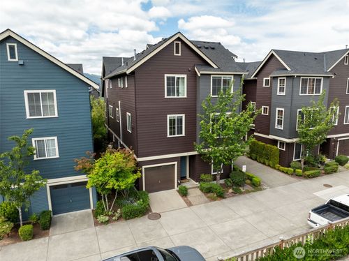 861 5th Pl Ne, Issaquah, WA, 98029-5400 | Card Image