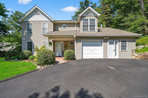 22 Fawnwood Ln, Fort Montgomery, NY, 10922-7704 | Card Image