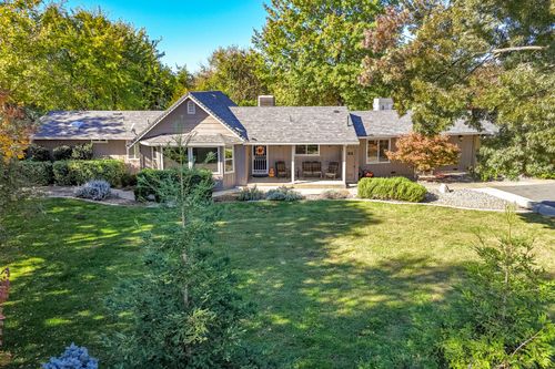 7429 Danish Ln, Redding, CA, 96002-4558 | Card Image