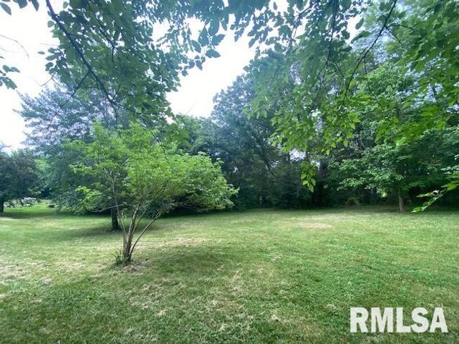 1072 Creal Springs Rd, House other with 2 bedrooms, 2 bathrooms and null parking in Creal Springs IL | Image 17