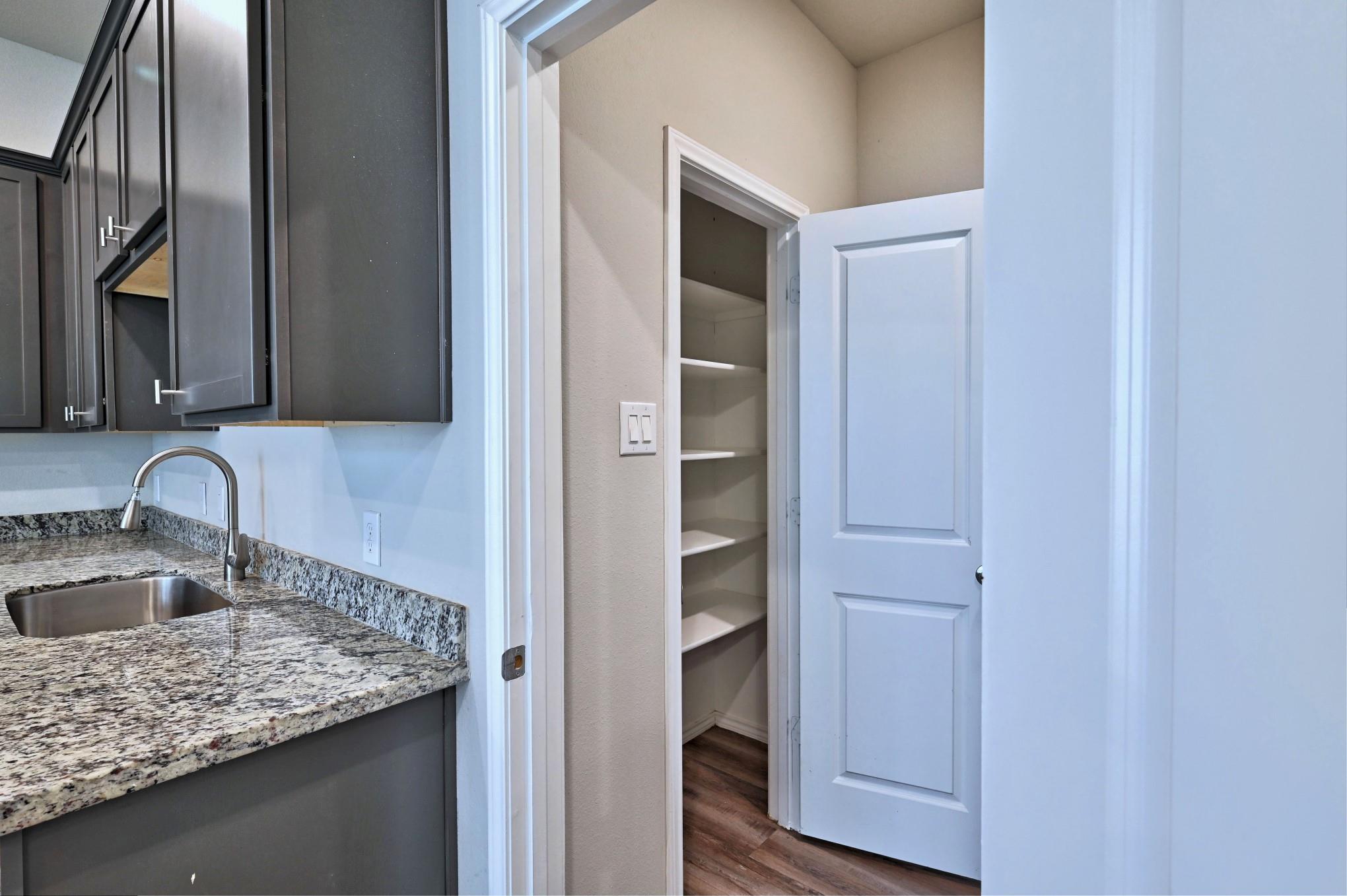 Residential Lease in Willis 4