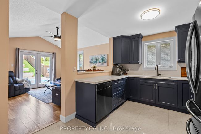 18 Sable Dr, House other with 4 bedrooms, 3 bathrooms and 4 parking in Ancaster ON | Image 5