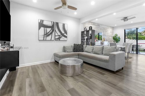 3337 W 91st Ter, HIALEAH, FL, 33018-2009 | Card Image