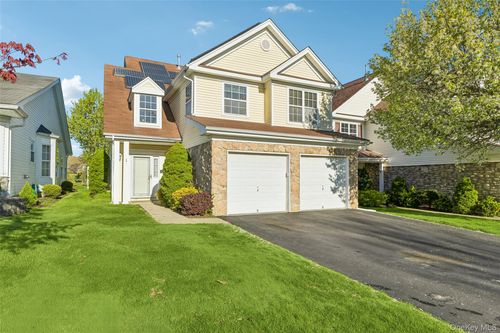 14-14 Julia Cir, Middle Island, NY, 11953-2652 | Card Image