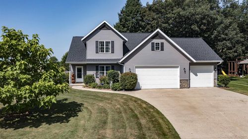 820 Woodland Circle, WAUPACA, WI, 54981 | Card Image