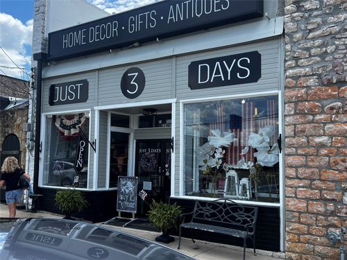 219 N Main St, Weatherford, TX, 76086-3242 | Card Image