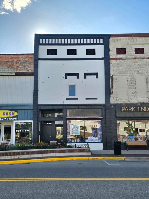 115 S Lafayette St, Greenville, MI, 48838-1933 | Card Image