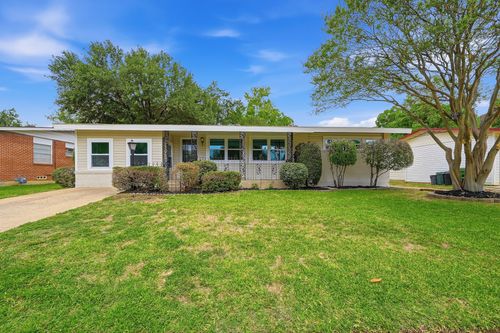 716 Pine St, Hurst, TX, 76053-5532 | Card Image