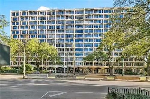 apt-12e-2100 Saint Charles Ave, New Orleans, LA, 70130-7639 | Card Image