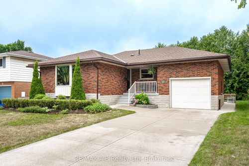 146 John St S, Stratford, ON, N5A2Z1 | Card Image