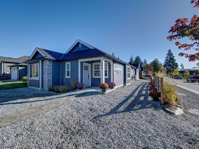 746 Wright Road, House other with 3 bedrooms, 2 bathrooms and 4 parking in Gibsons BC | Image 3