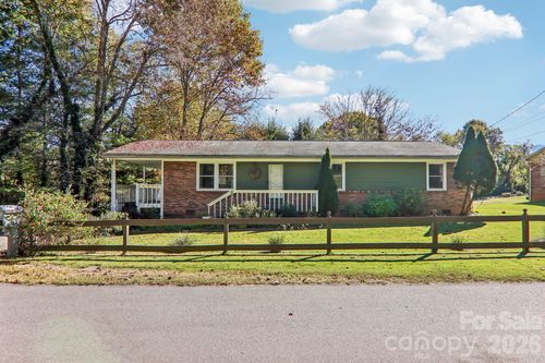 96 Rhinehart St, Waynesville, NC, 28786-2229 | Card Image