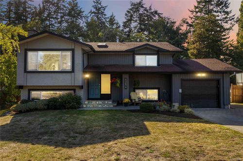 4254 Eastridge Cres, Saanich, BC, V8Z6B6 | Card Image