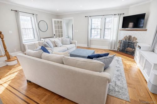 3 Olive Pl, Lynbrook, NY, 11563-3223 | Card Image