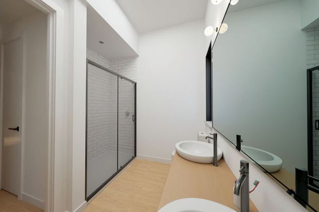 Spacious secondary bathroom | Image 23