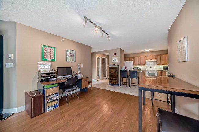 904 - 804 3 Avenue Sw, Home with 2 bedrooms, 2 bathrooms and 1 parking in Calgary AB | Image 4
