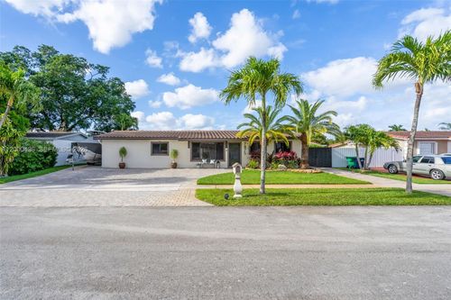7875 Nw 174th Ter, Hialeah, FL, 33015 | Card Image