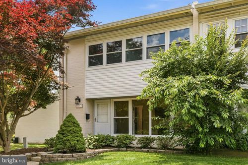 5013 Americana Dr, ANNANDALE, VA, 22003-5068 | Card Image