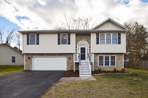 1715 Bush Farm Dr, Vinton, VA, 24179 | Card Image