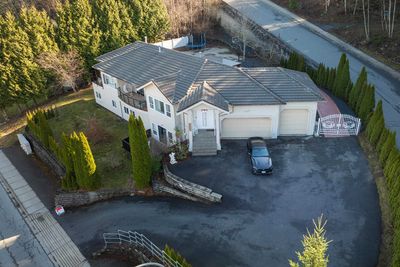 5782 Jinkerson Rd, House other with 6 bedrooms, 3 bathrooms and null parking in Chilliwack BC | Image 1