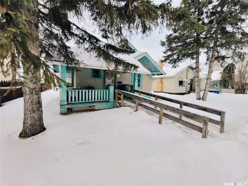 320 9th St E, Prince Albert, SK, S6V0X8 | Card Image