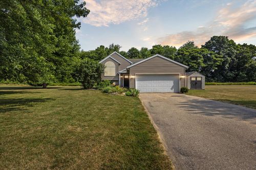 6487 Fox Run Dr Ne, Rockford, MI, 49341-7647 | Card Image