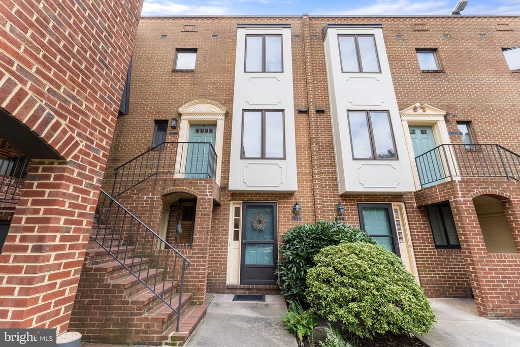 Residential in ARLINGTON