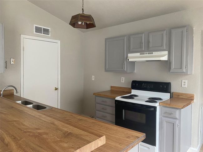 2425 Limestone Dr, Home with 2 bedrooms, 1 bathrooms and 2 parking in Arlington TX | Image 4