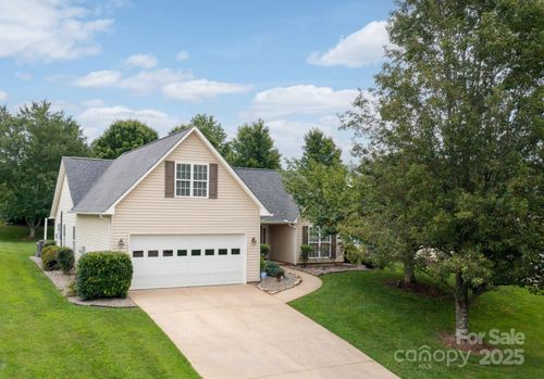 316 Pole Barn Dr, Asheville, NC, 28806-2195 | Card Image
