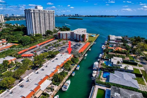 1634 Ne 105th St, Miami Shores, FL, 33138-2118 | Card Image