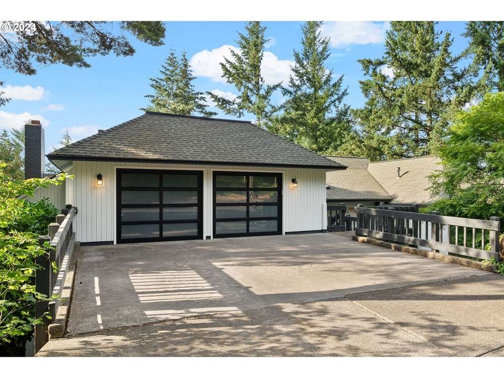 Hillside Ln, Lake Oswego, OR 97034