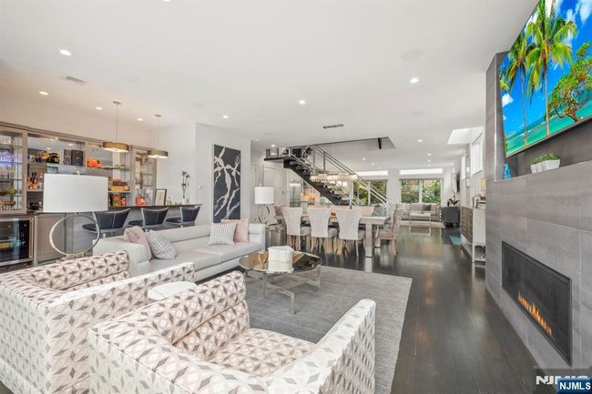 12 Hooks Ln, Condo with 4 bedrooms, 4 bathrooms and null parking in Edgewater NJ | Image 9