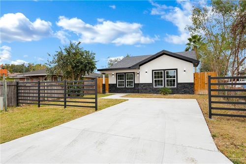 612 S 21st St, Donna, TX, 78537-3712 | Card Image