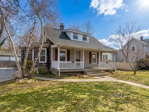 29 Richmond Ave, Amityville, NY, 11701-4202 | Card Image